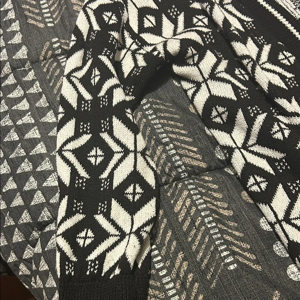 Maurices Black and White Patterned Cardigan - Picture 4 of 4